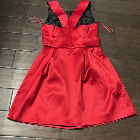 Womens Black Collection red “satin” style dress, knee length medium sleeveless - Picture 3 of 9